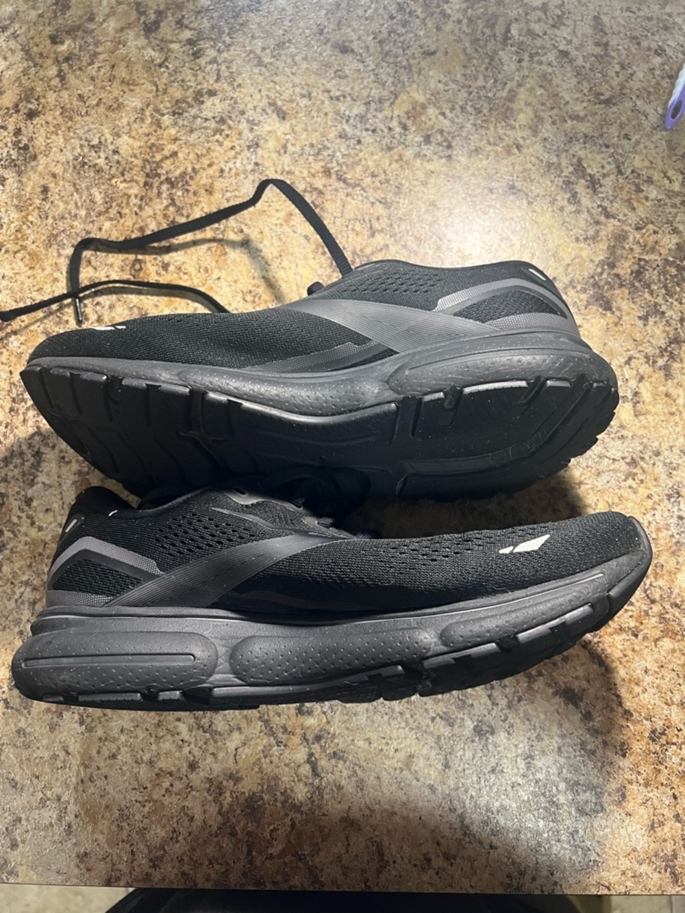 Brooks Ghost 15 Men’s Black Athletic Running Shoes - Picture 5 of 11
